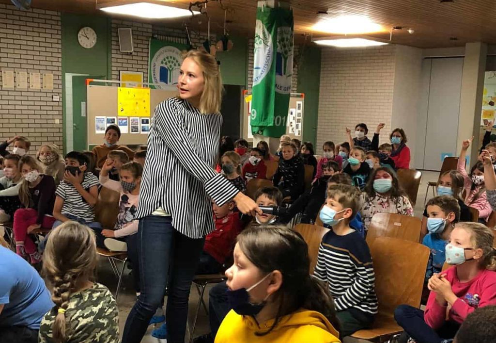 lesung-herkules-schule Anna Kindermann liest in Hallstadt aus ihrem Werk "Herkules"
